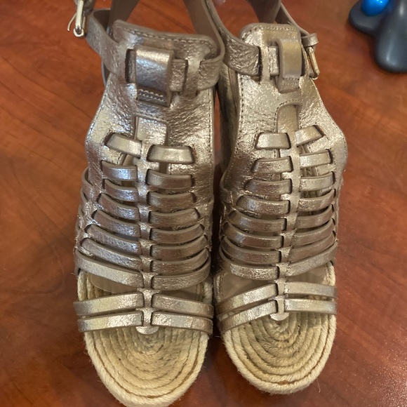 Used Vince Camaro Gold Wedges Heavily Worn - Picture 5 of 7